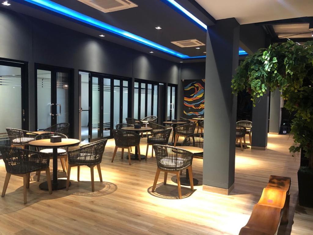 Grand Caman Hotel Bekasi Eksteriør billede