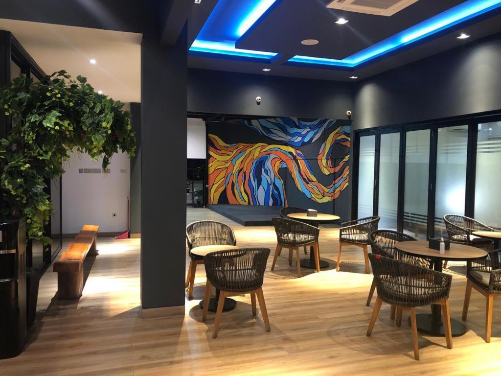 Grand Caman Hotel Bekasi Eksteriør billede