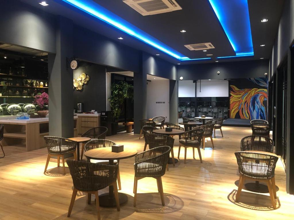Grand Caman Hotel Bekasi Eksteriør billede