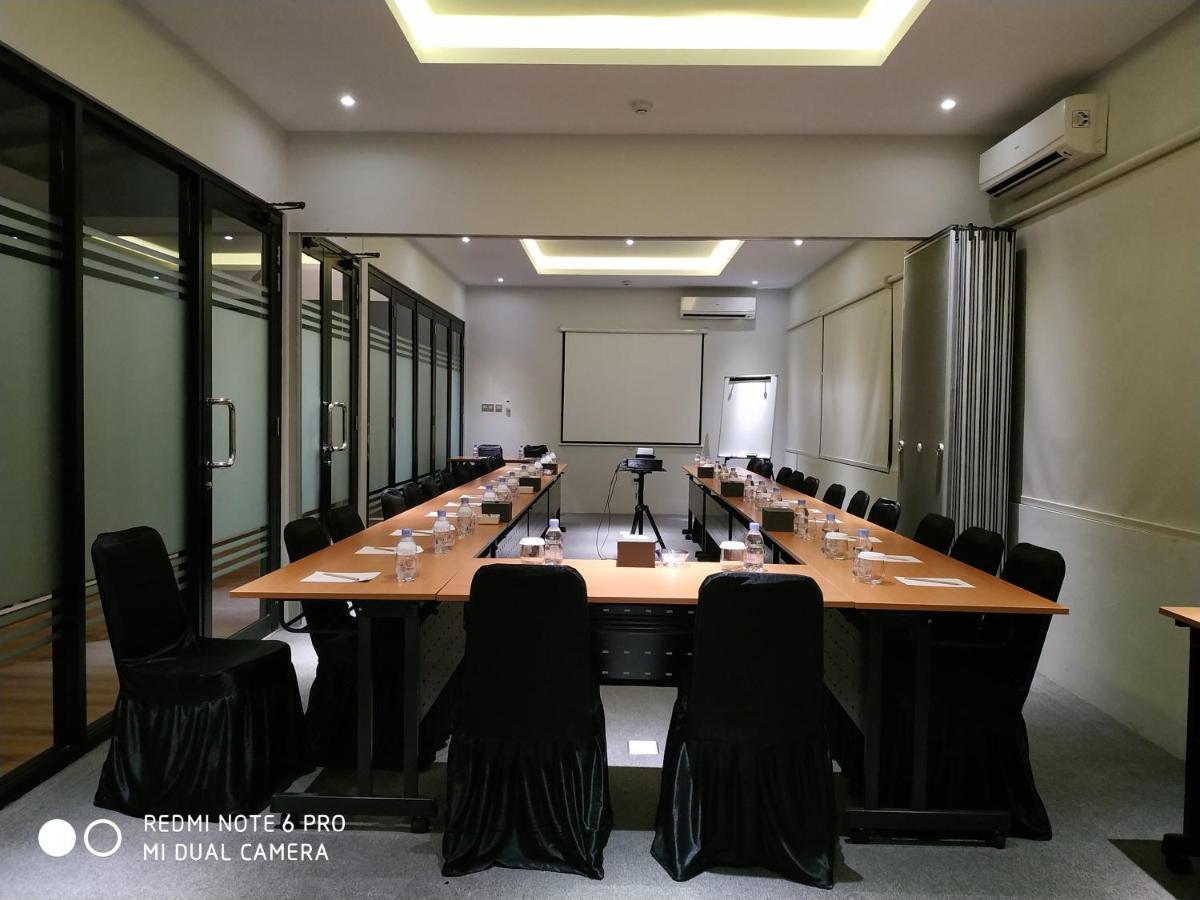 Grand Caman Hotel Bekasi Eksteriør billede